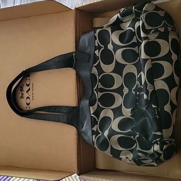 Coach purse - Picture 2 of 9